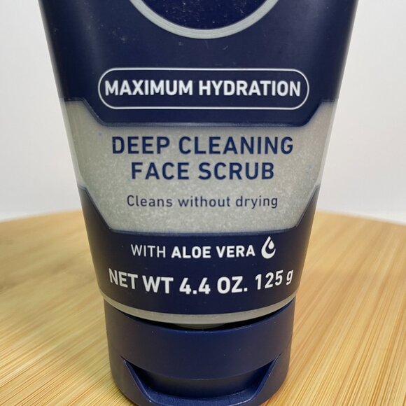 NIVEA MEN Maximum Hydration Deep Cleaning Face Scrub 4.4 oz Aloe Vera Exfoliate - Picture 2 of 5